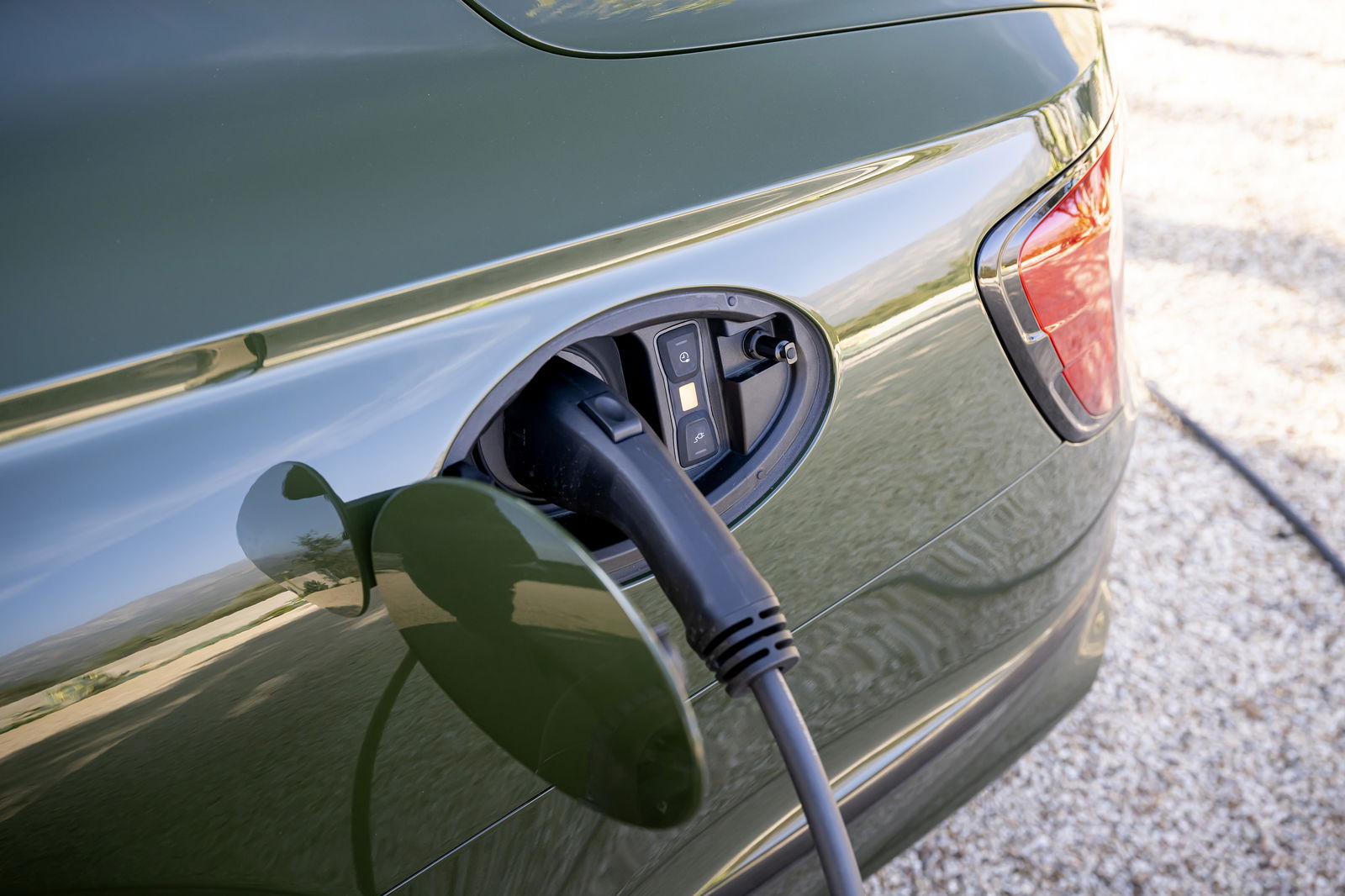 Bentley Flying Spur Hybrid - charging